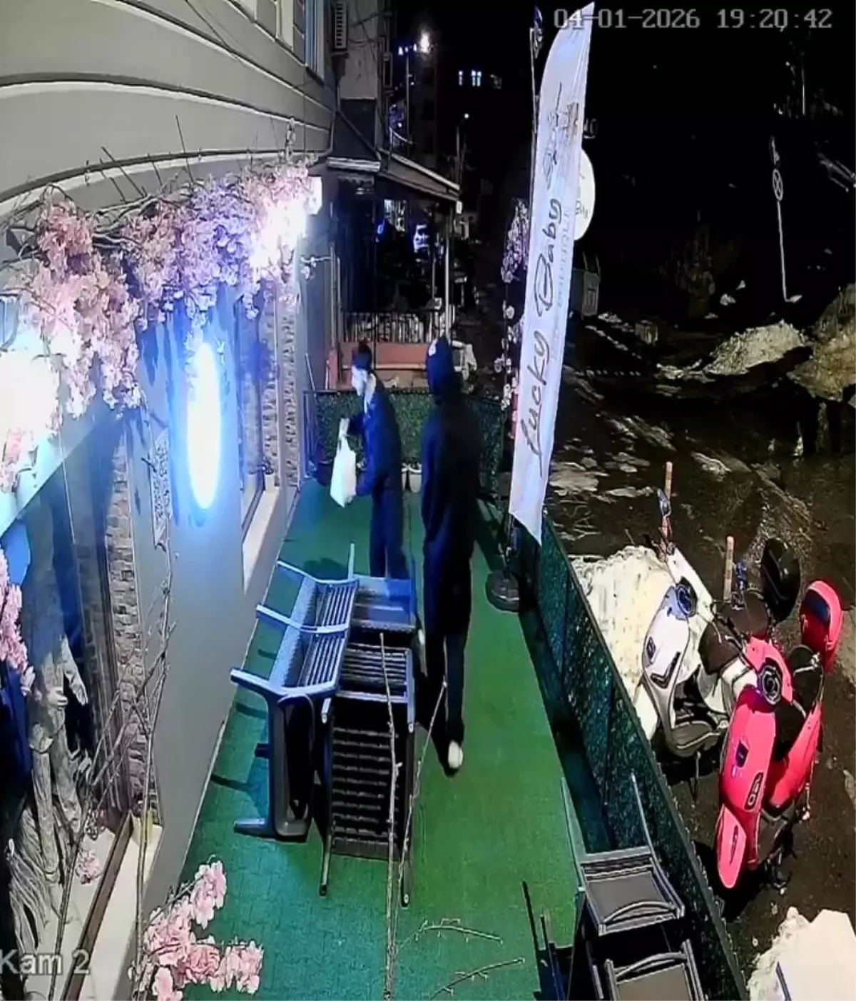 Kardan adamı yıkan gençlerden iç ısıtan özür