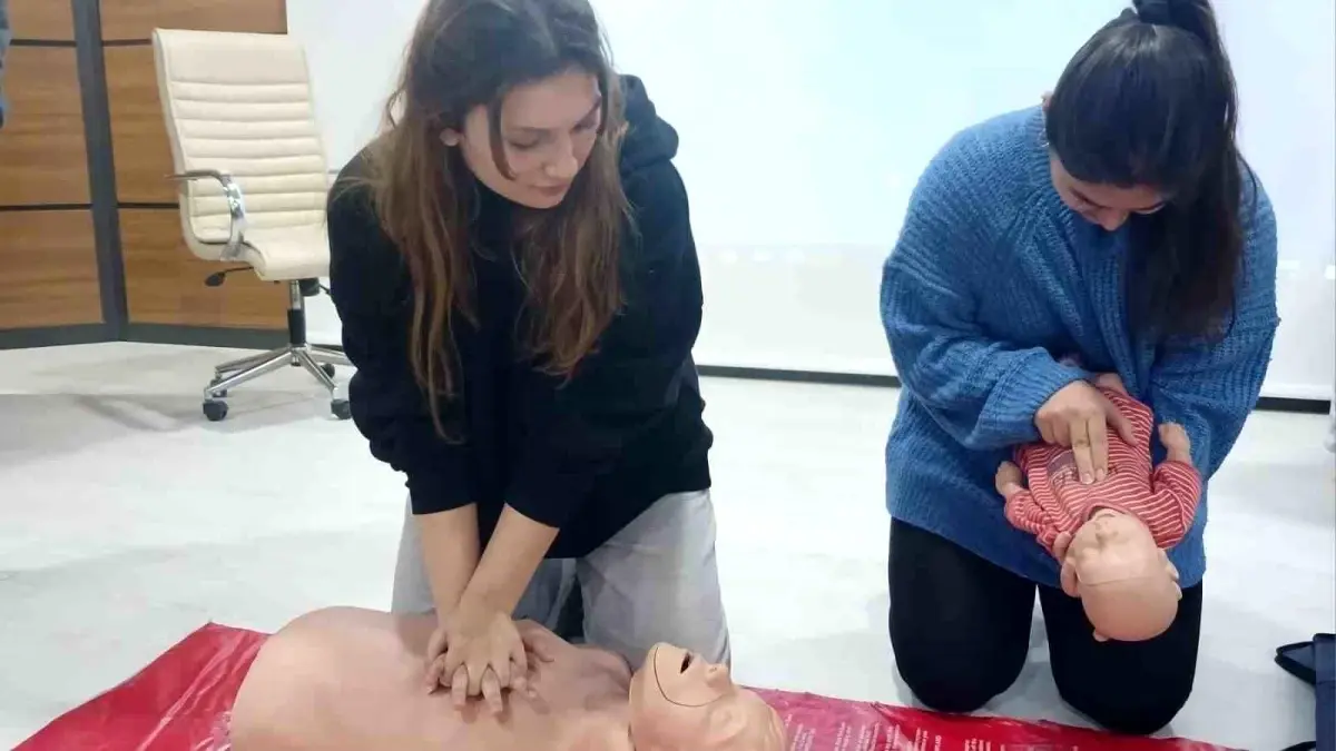 Koçarlı KYK Yurdu'nda öğrencilere ilk yardım eğitimi