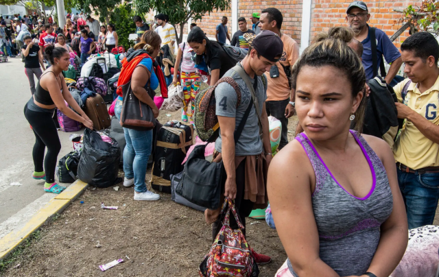 Colombia is preparing for a refugee influx from Venezuela! Thousands of soldiers have been deployed to the border