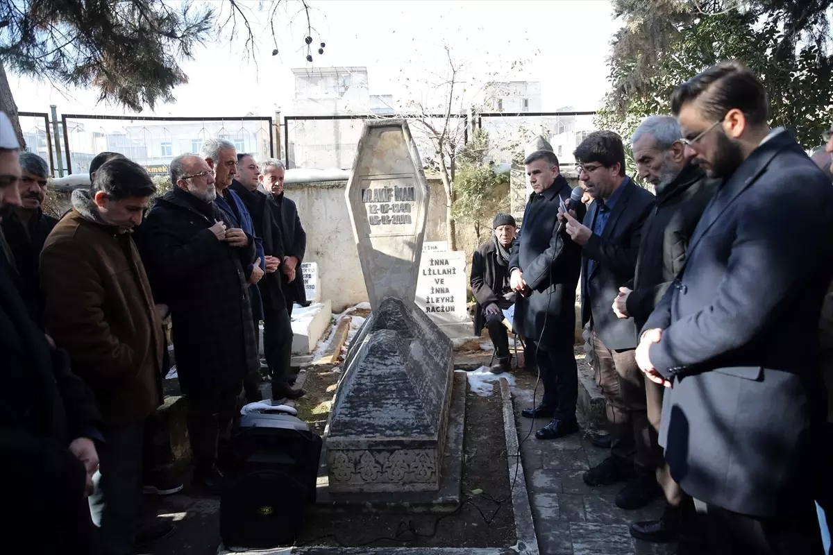 "Kudüs şairi" Mehmet Akif İnan, Şanlıurfa'daki kabri başında anıldı