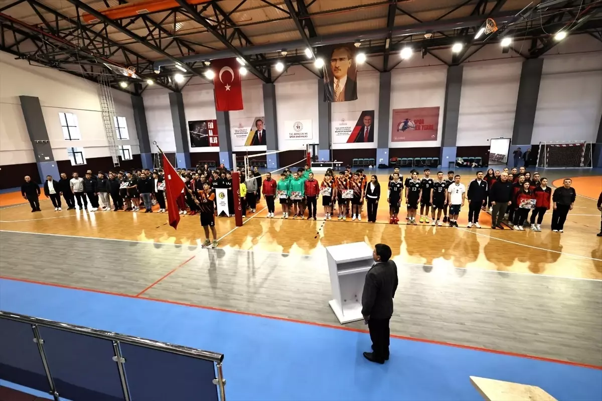 Manisa'da okul sporları voleybol gençler müsabakaları başladı