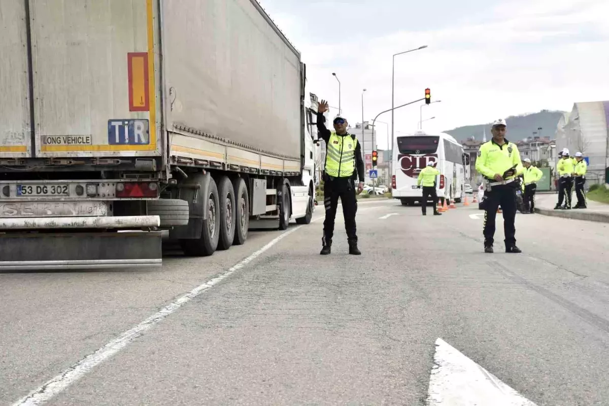 Ordu'da bir haftada 12 binden fazla araç ve sürücüsü denetlendi