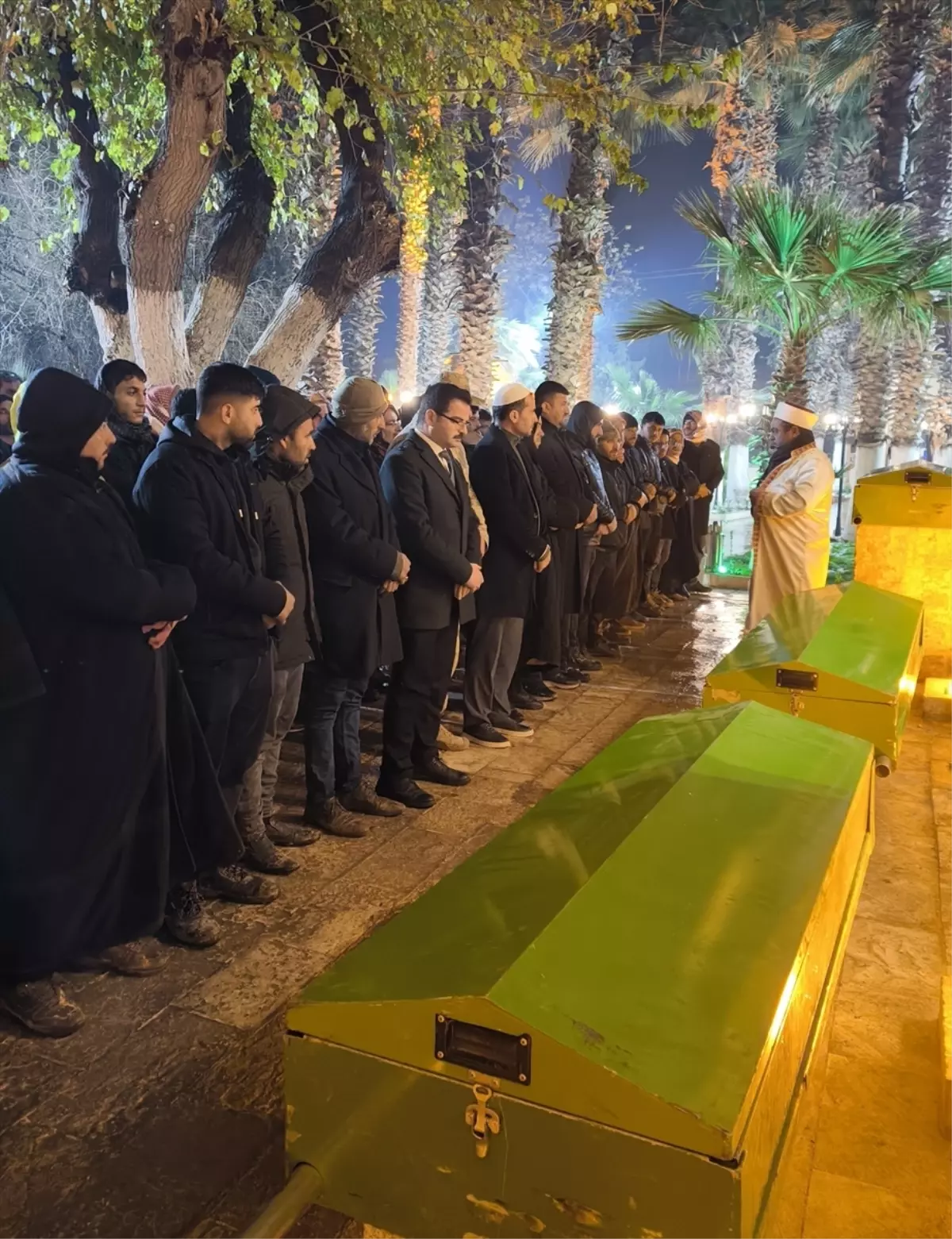 Şanlıurfa'da sulama kanalına düşen otomobilin sürücüsünü arama çalışmaları sürüyor