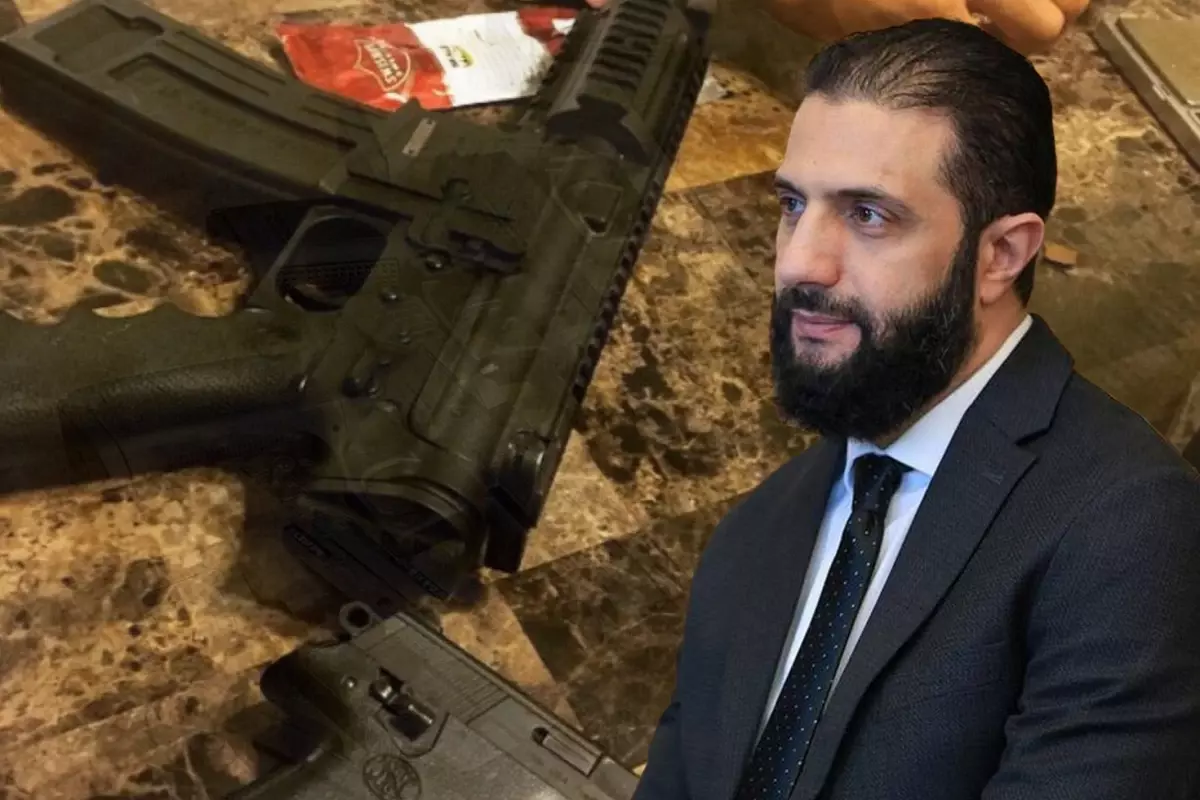 Saray içerisinde iç çatışma: Silahlar çekildi, Şara'yı üzerine kapanan koruması kurtardı