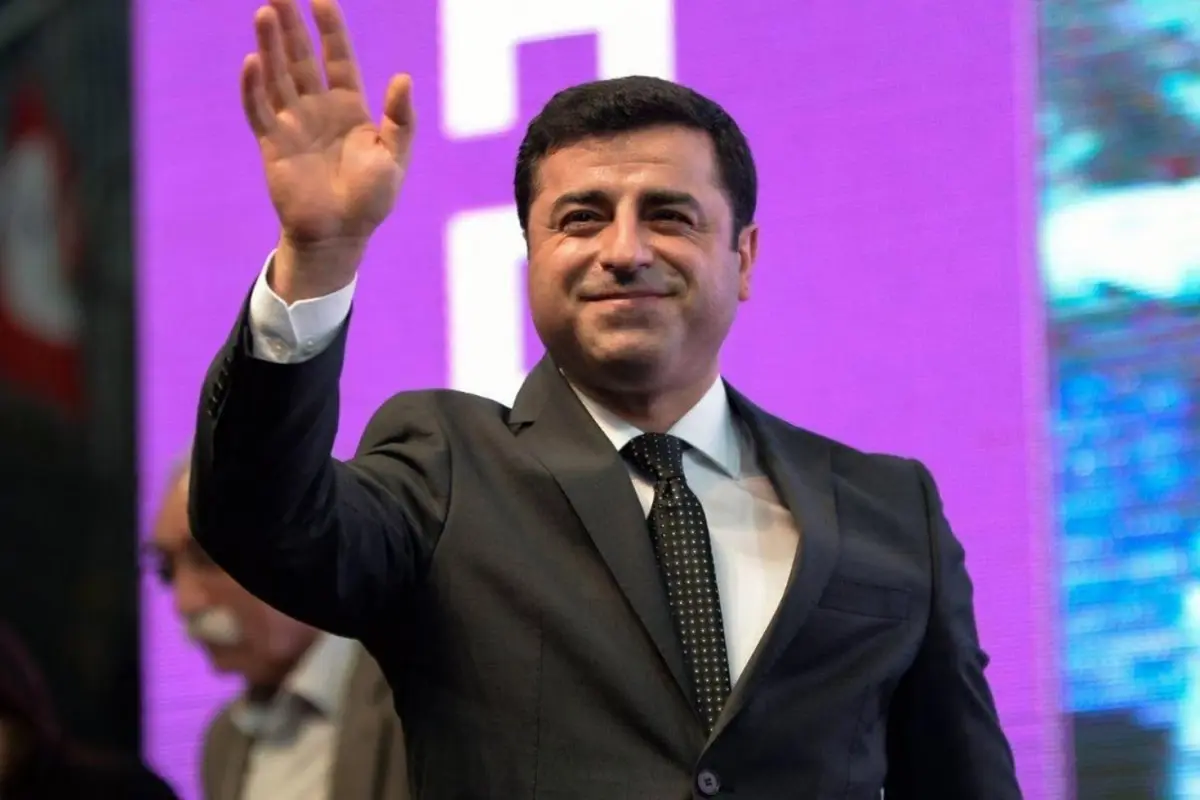 Selahattin Demirtaş'a 'Cumhurbaşkanına hakaret' suçundan hapis cezası