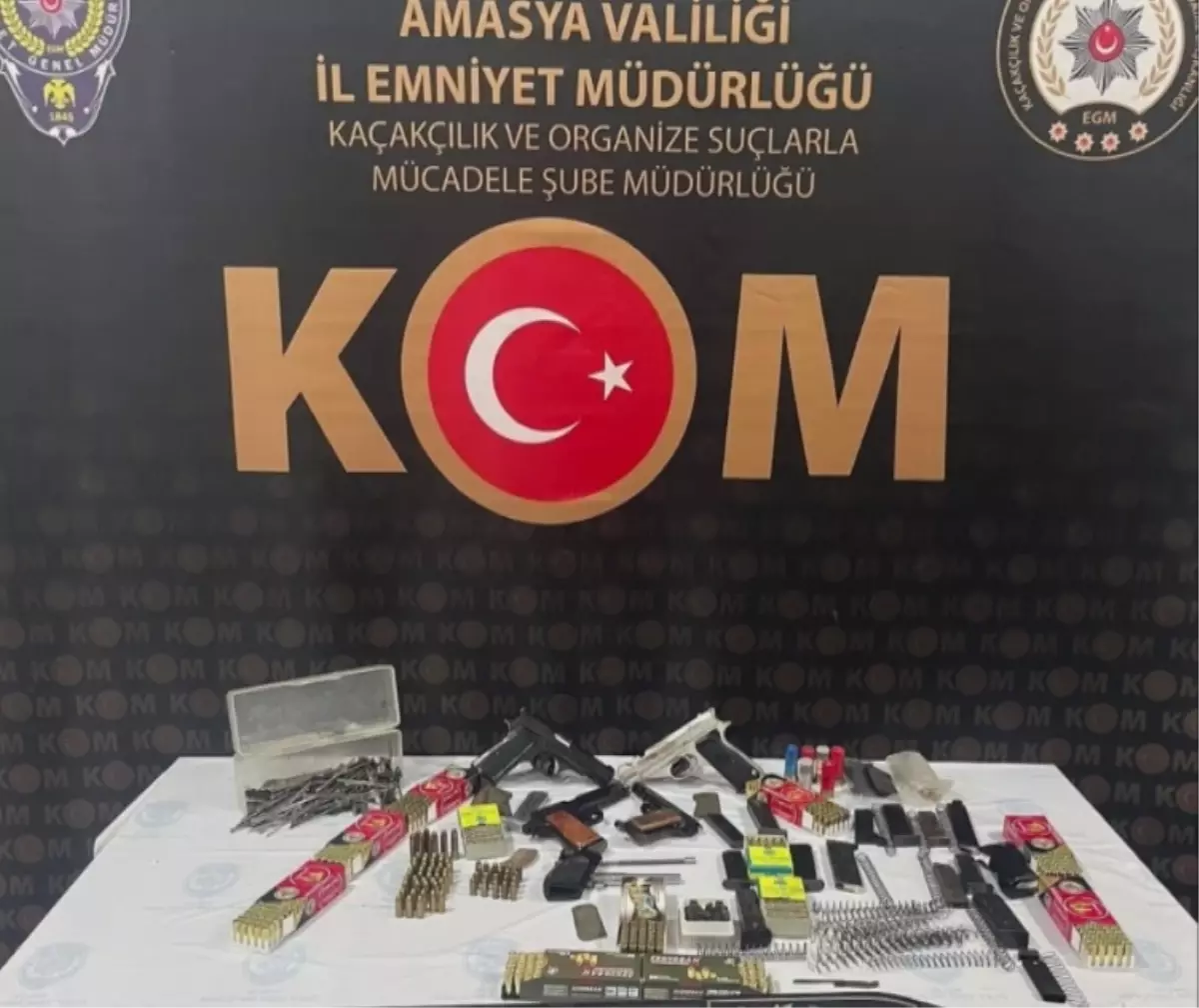 Silah kaçakçılığı operasyonunda baba ve oğluna gözaltı