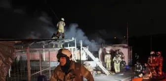 Sultangazi'de çıkan yangında 2 iş yeri zarar gördü