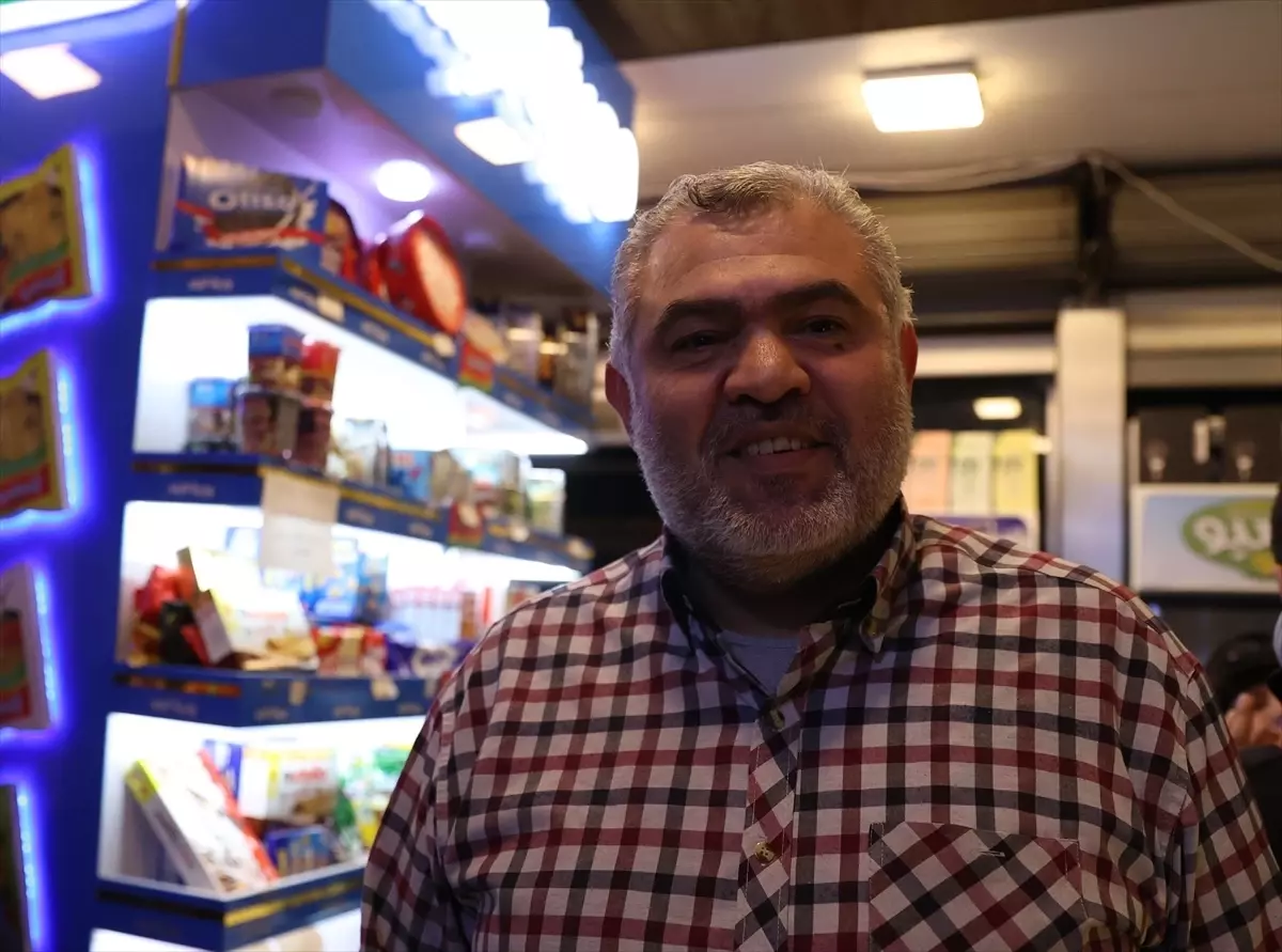 Suriye Cumhurbaşkanı Şara, suikast iddialarının ardından Şam'da market alışverişi yaptı