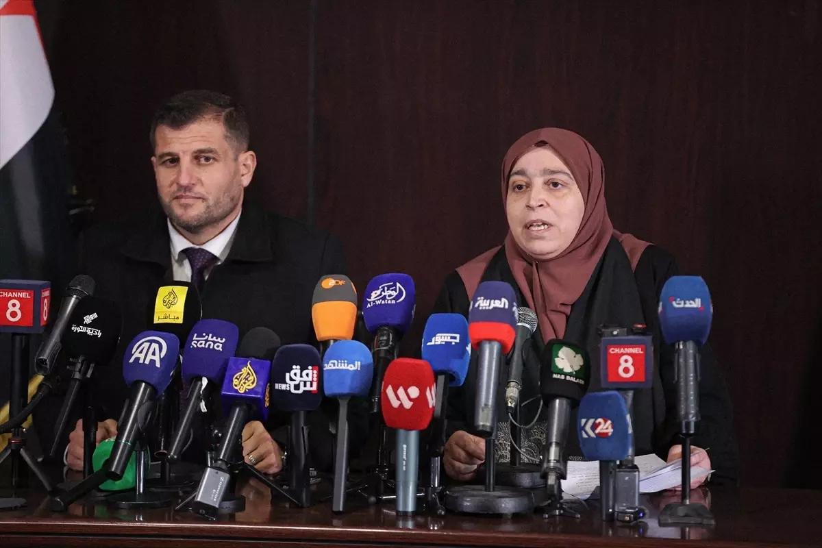 Suriye'de devrik rejim döneminde yakınlarından koparılan 150 çocuk ailesine kavuştu