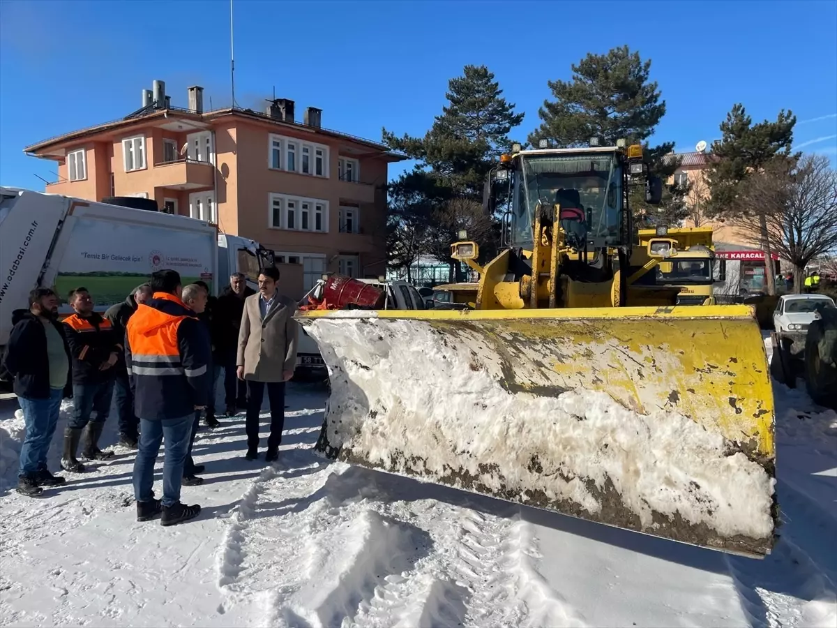 Ulaş Kaymakamı Eskimez, karla mücadele ekiplerini denetledi
