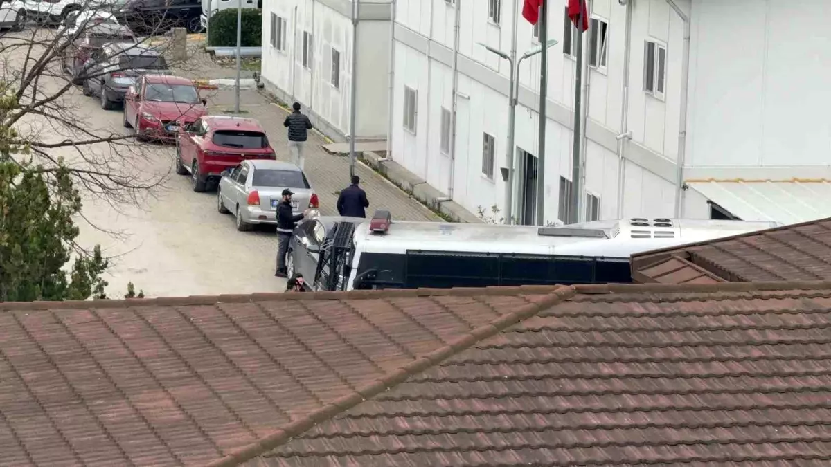 Uyuşturucu soruşturmasında gözaltına alınan ünlüler Adli Tıp Kurumu'na getirildi