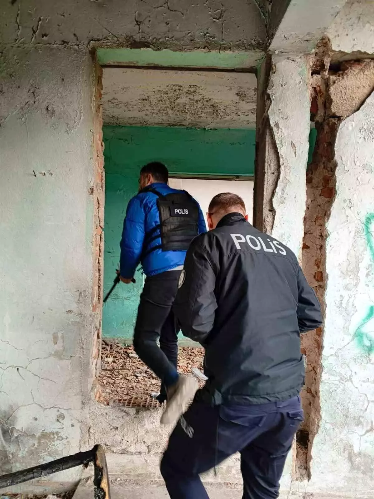 Uzunköprü'de aranan 5 hükümlü yakalandı