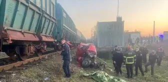 Zonguldak'ta hemzemin geçitte yük treninin çarptığı otomobilin sürücüsü öldü