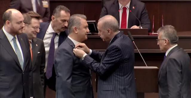 3 milletvekili ak parti ye katildi rozetlerini 19435004 3644 m