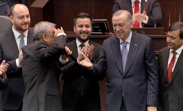 3 milletvekili ak parti ye katildi rozetlerini 19435004 4691 m