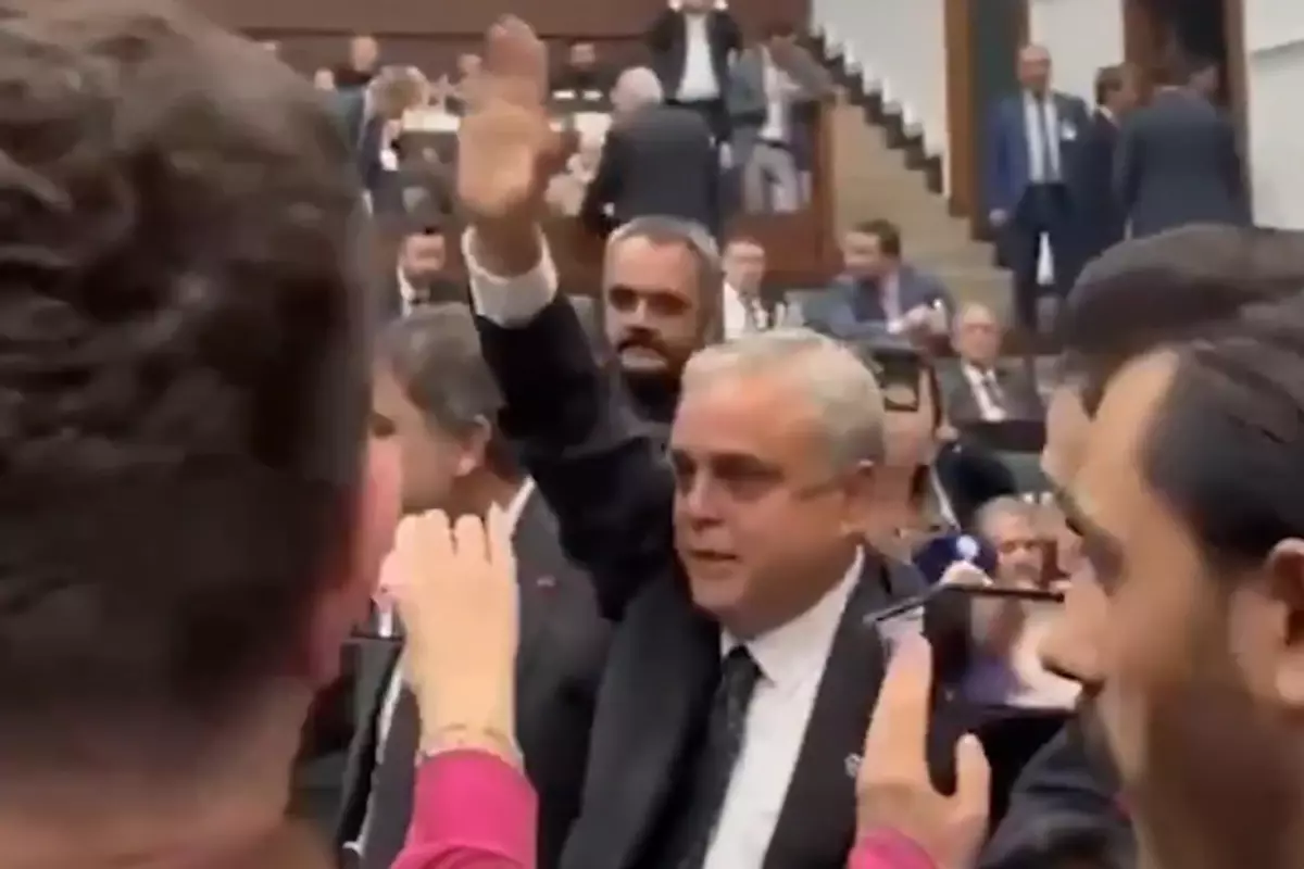 AK Parti'ye transfer olan Hasan Ufuk Çakır, grup toplantısında! Eski partisini kızdıracak sözler