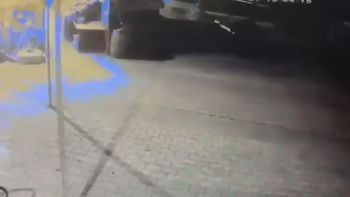 Arnavutköy'de Cami Avlusunda Silahlı Saldırı: Yaralı Var