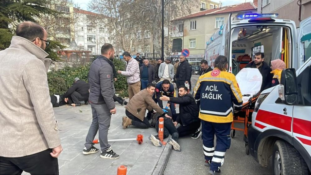 A father and his 3 sons were shot in the middle of the street! Their conditions are serious