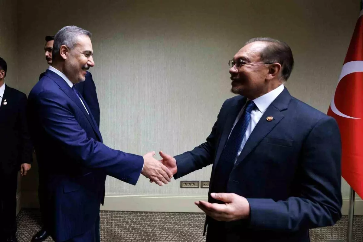 Bakan Fidan, Malezya Başbakanı İbrahim ve Dışişleri Bakanı Hasan ile görüştü