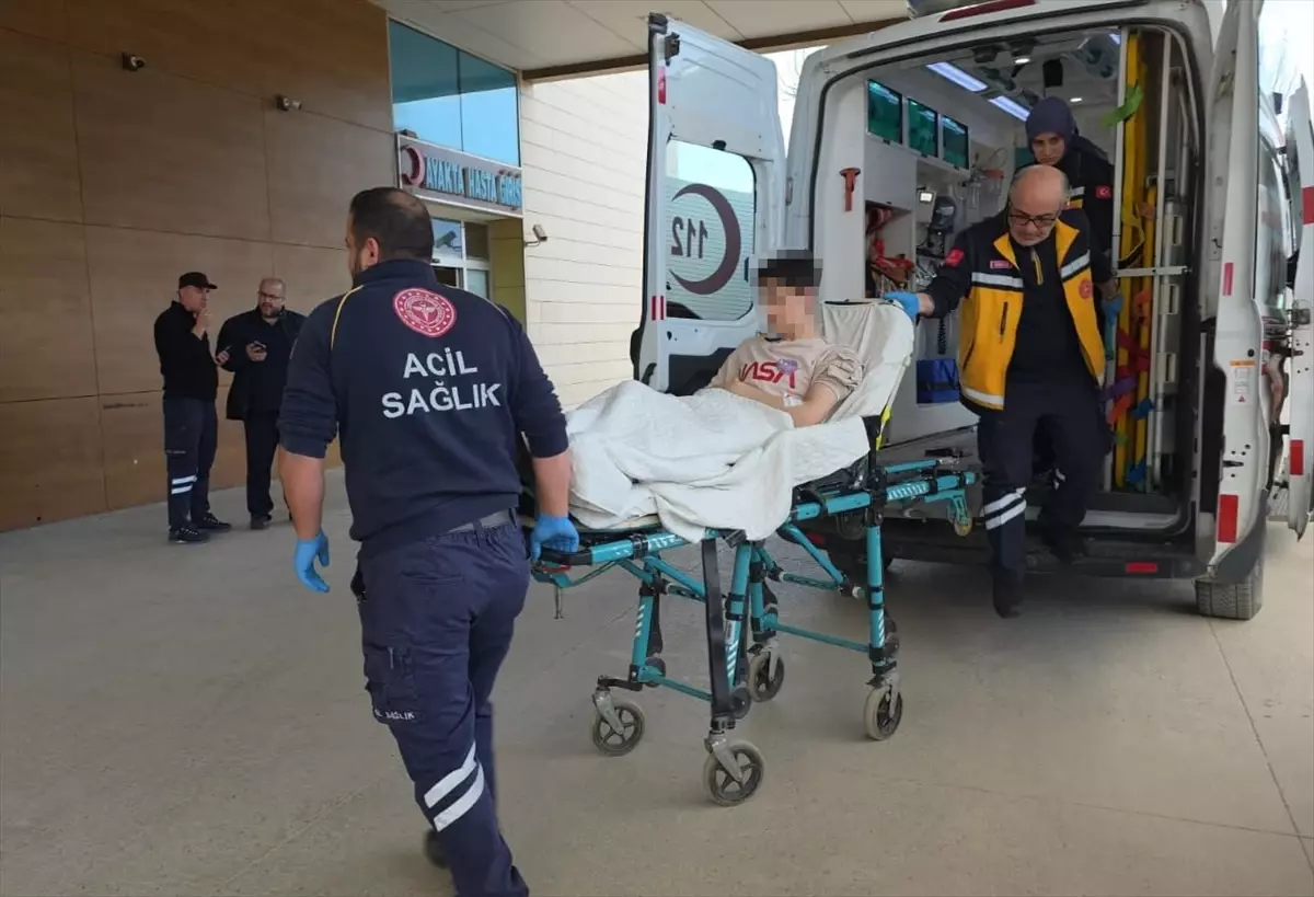 Bursa'da bacağından bıçakla yaralanan çocuk hastaneye kaldırıldı