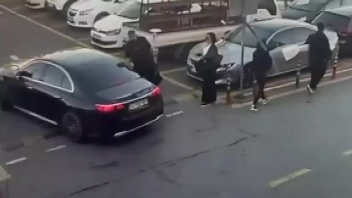 Büyükçekmece Adliyesi'ndeki hırsızlık soruşturması; çalınan altınlar eritilip, oto galeri üzerinden aklanm...