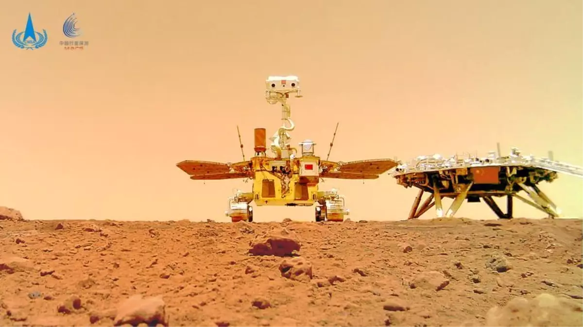 Çin'in Mars Gezgini, Kızıl Gezegen'de Düşünülenden Daha Uzun Süre Boyunca Su Bulunduğunu Keşfetti
