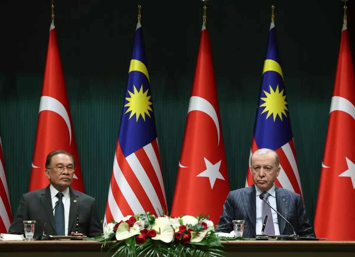 Cumhurbaşkanı Erdoğan, Malezya Başbakanı İbrahim'i resmi törenle karşıladı (2)