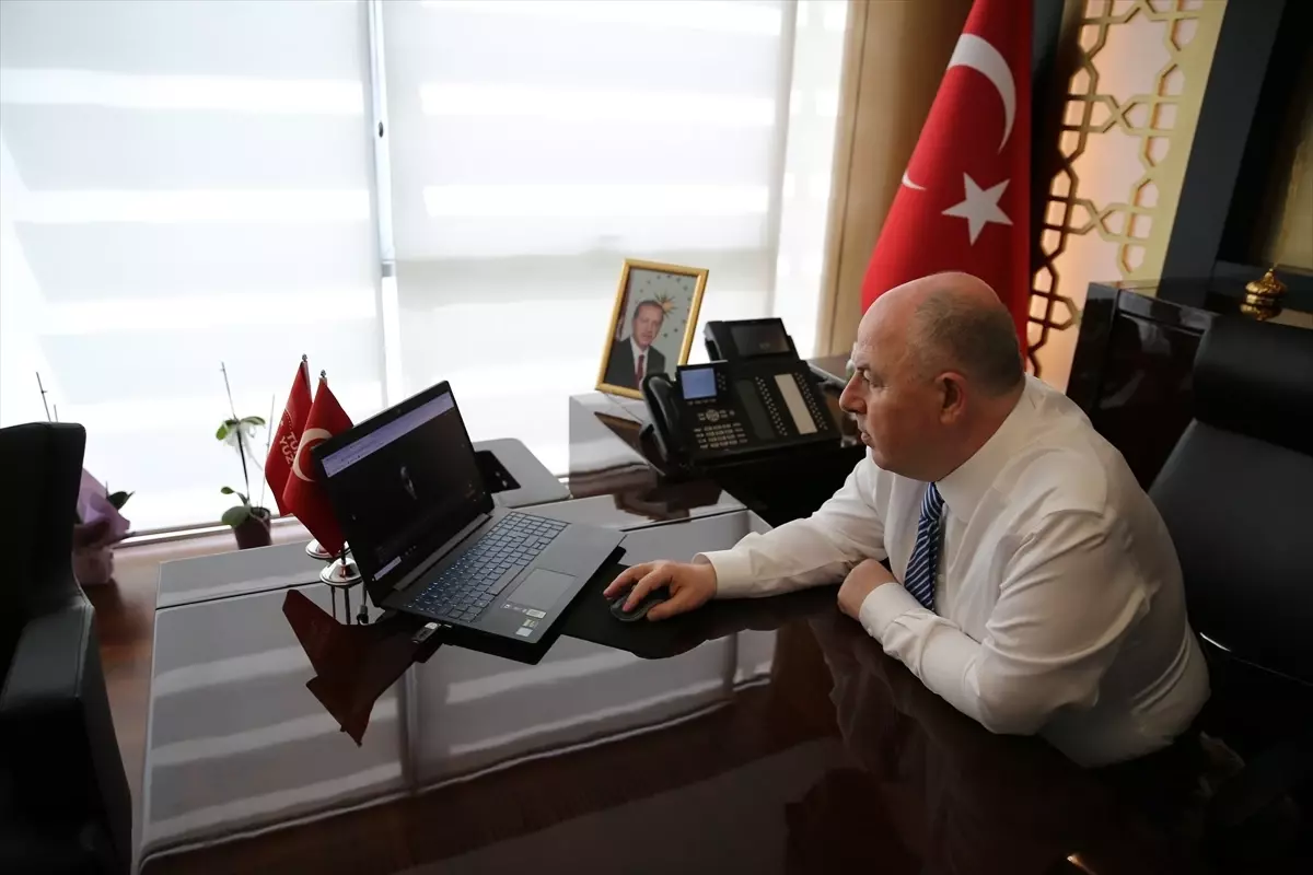 Denizli Valisi Coşkun, AA'nın 'Yılın Kareleri' oylamasına katıldı