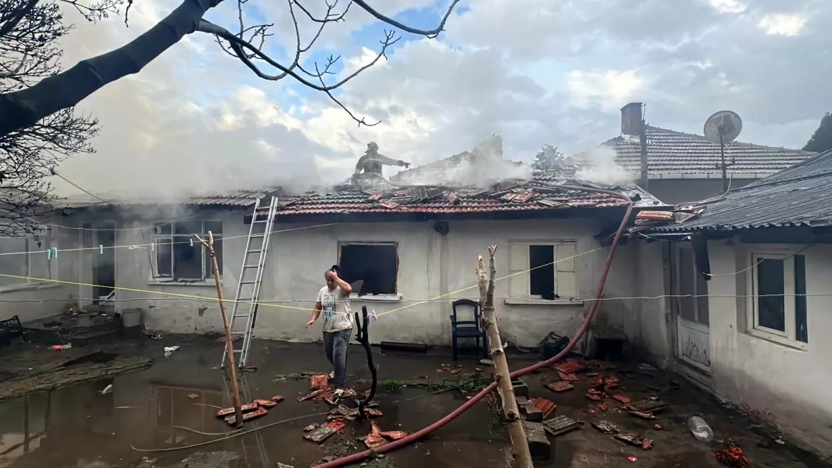 Edirne'de Çıkan Yangın İtfaiyenin Müdahalesiyle Söndürüldü