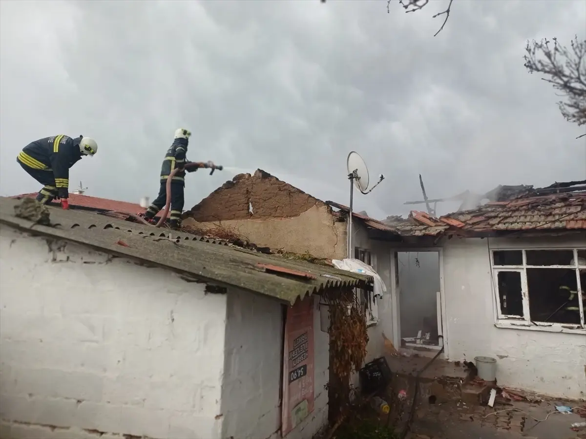 Edirne'de çıkan ev yangını söndürüldü