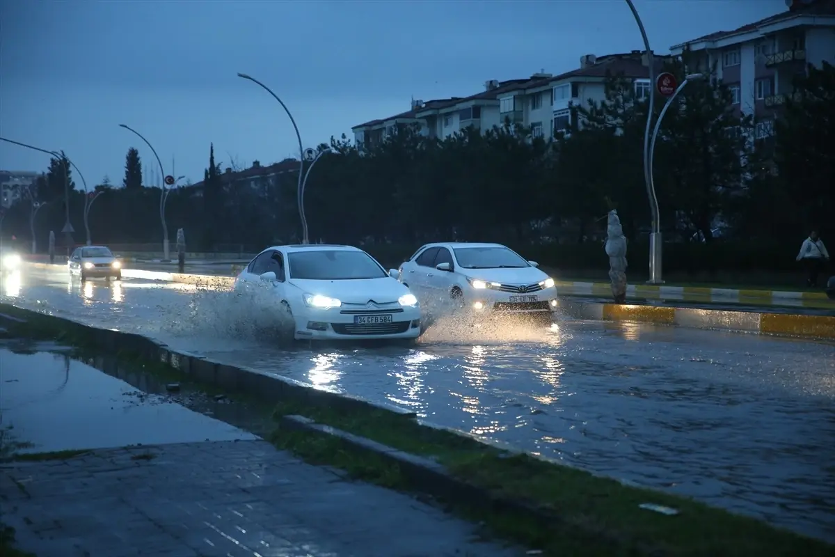 Edirne ve Kırklareli'nde sağanak etkili oldu