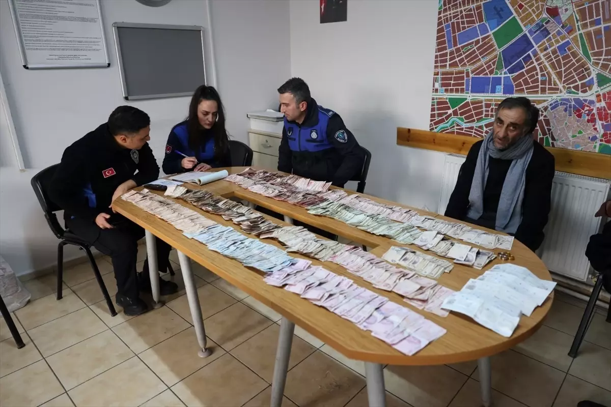 Eskişehir'de dilencinin üzerinden 30 bin lira çıktı