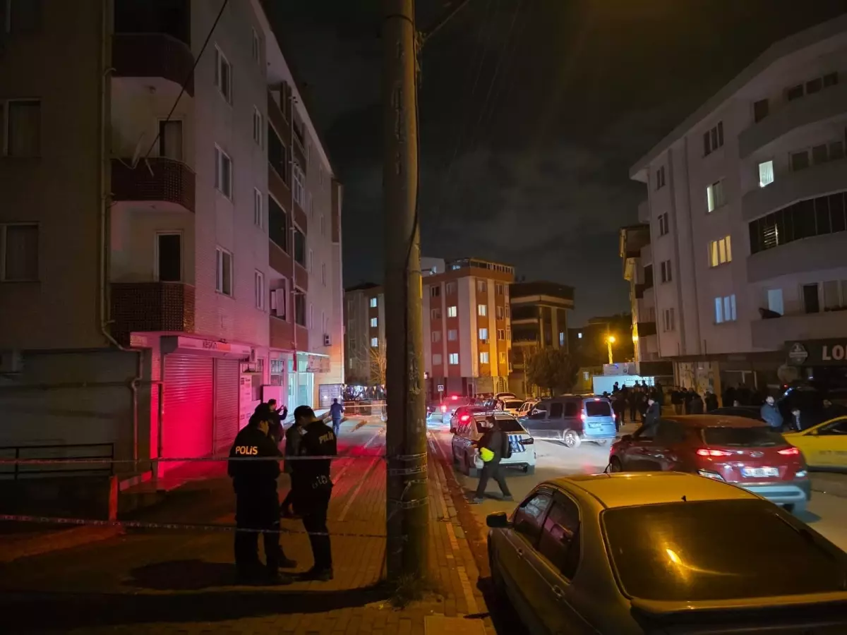 Gebze'de 5 katlı bina, girişinde oluşan çukur nedeniyle tahliye edildi