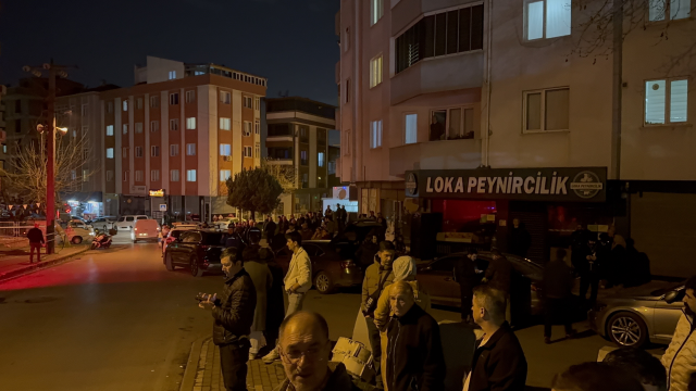 The 5-story building in Gebze was evacuated due to the pit formed at the entrance
