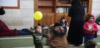 Halep'te binlerce aile camilere ve kurulan barınma merkezlerine sığındı