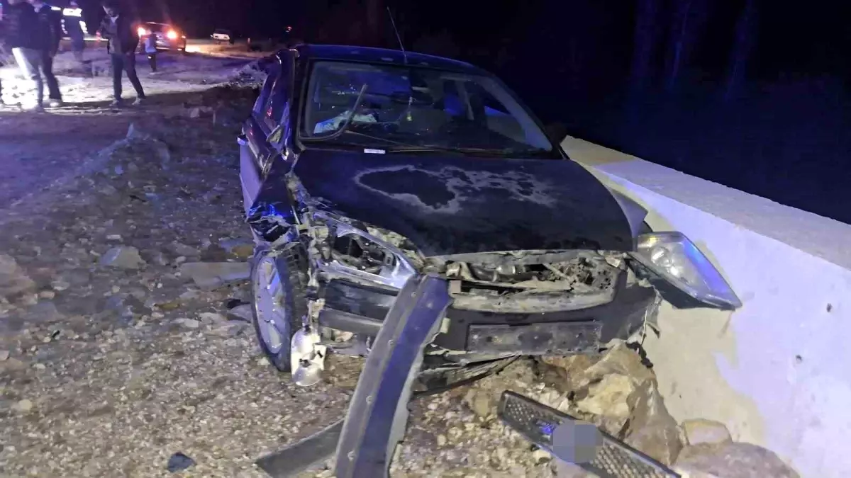 Hisarcık'ta otomobil ile motosiklete çarpıştı: 2 yaralı