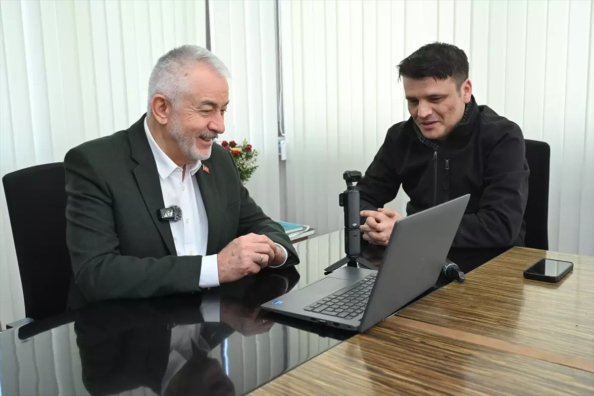 Isparta Belediye Başkanı Başdeğirmen, AA'nın 'Yılın Kareleri' oylamasına katıldı