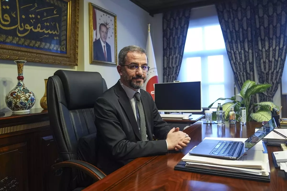 İstanbul Müftüsü Emrullah Tuncel, AA'nın "Yılın Kareleri" oylamasına katıldı