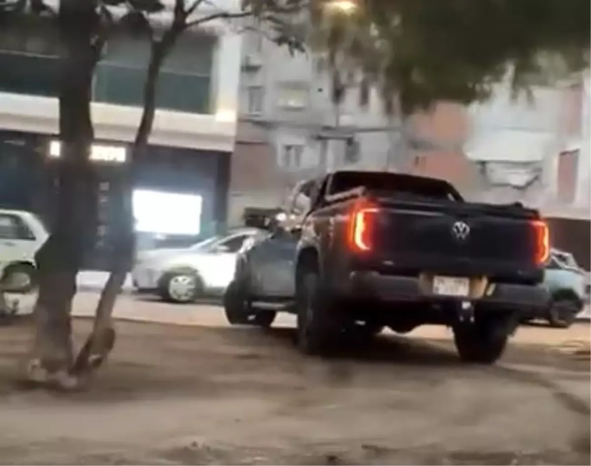 İzmir'de orta refüjden karşı yöne geçen sürücüye ceza yağdı