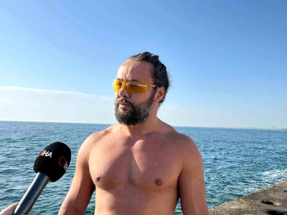 Lodos Dalgalara Kapılan 3 Yüzücü Yaralandı