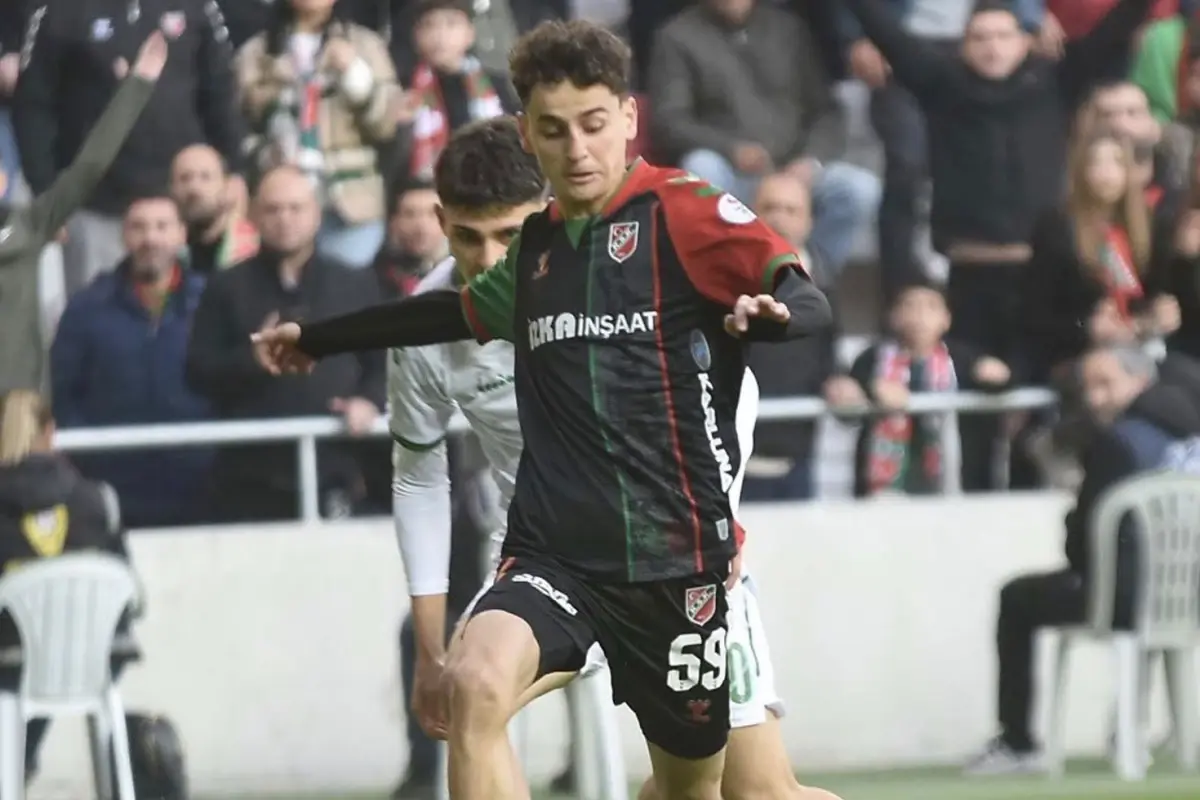 Fenerbahçelilere üzücü haber! Bitti denen transfer iptal oldu