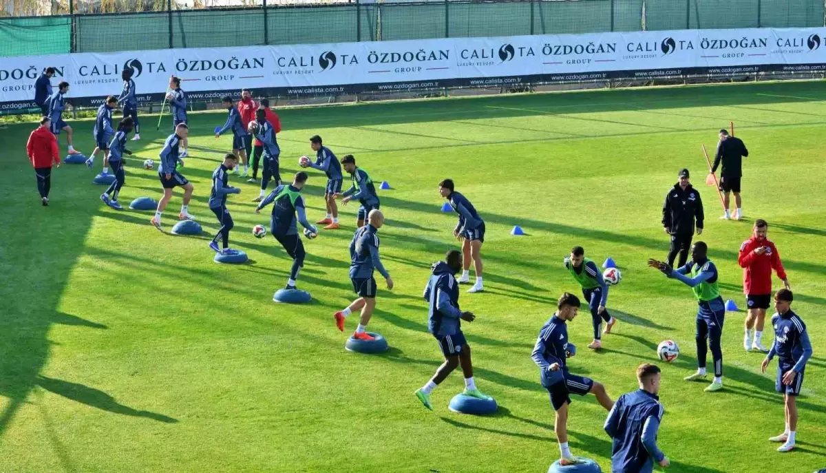 Kasımpaşa, devre arası çalışmalarını Antalya'da sürdürüyor