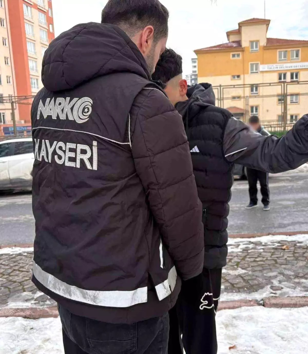Kayseri'de okulla ilgisi olmayan 12 şahıs sorgulandı