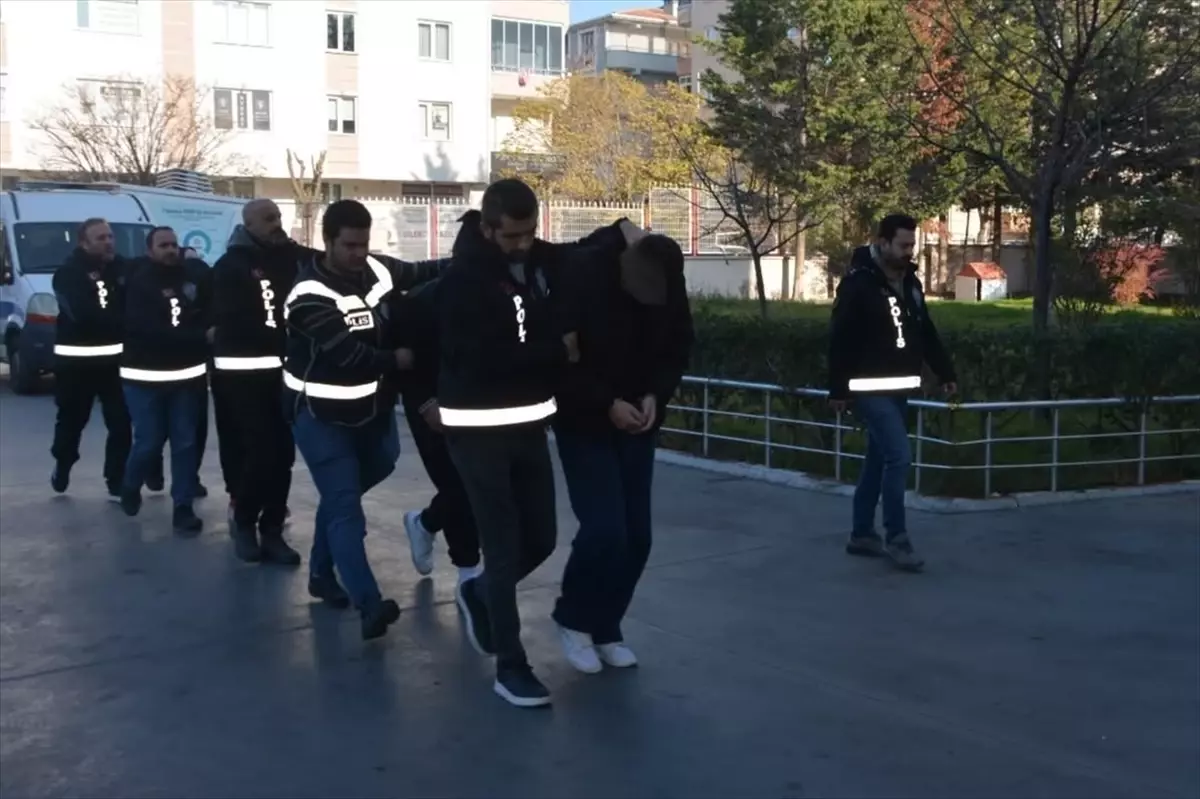 Kırklareli'nde "yağma" ve "gasp" yaptıkları iddiasıyla 7 şüpheli tutuklandı
