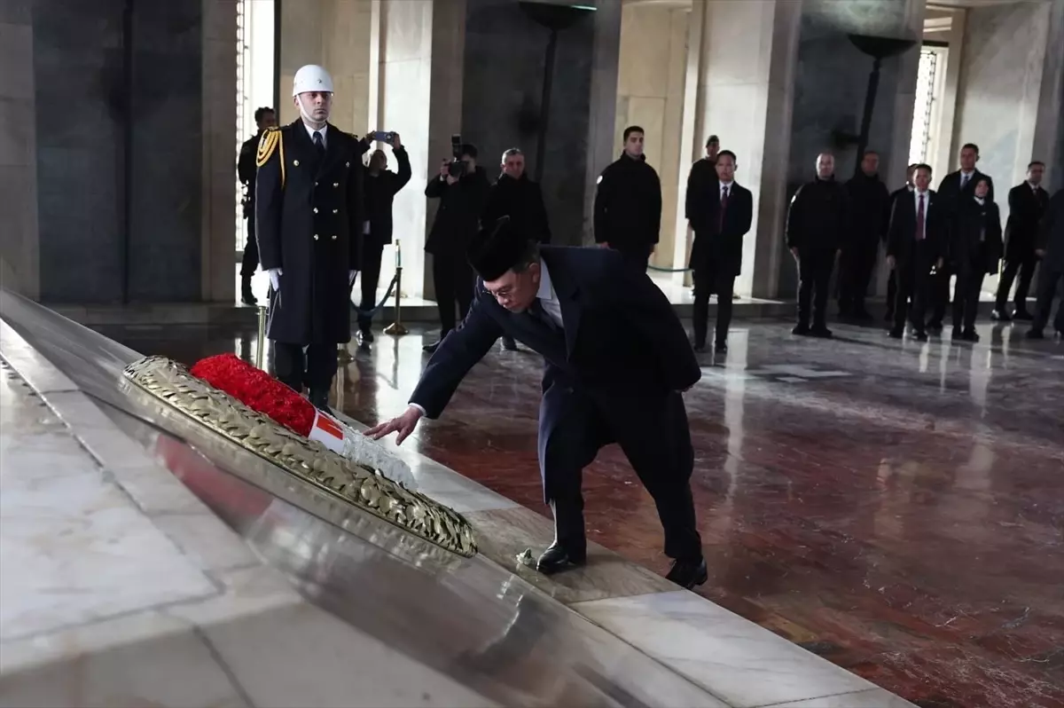 Malezya Başbakanı Enver İbrahim, Anıtkabir'i ziyaret etti
