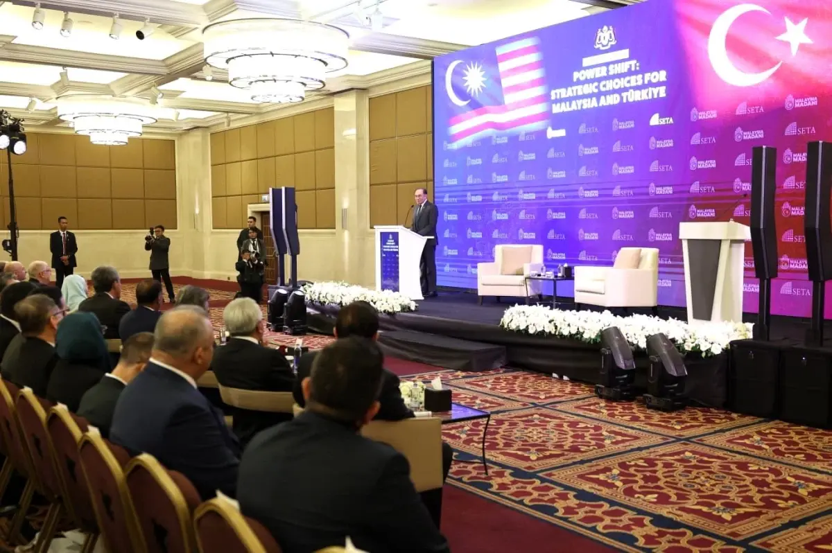 Malezya Başbakanı İbrahim: "Ülkeler arasında görüş ayrılıkları olacaktır ama iletişimin sona ermesi anlamı...