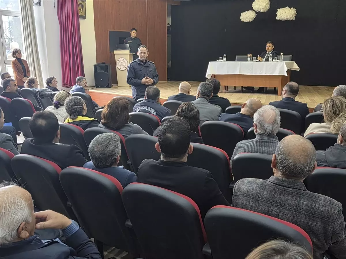 Marmaris'te muhtarlara yönelik eğitim toplantısı yapıldı