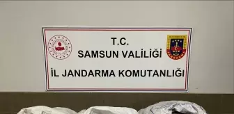 Samsun'da samanın içine gizlenmiş yaklaşık 6 kilogram esrar ele geçirildi