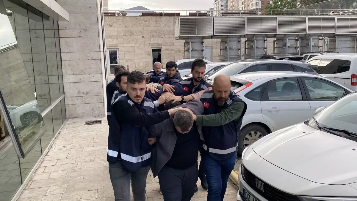 Tehditle 200 bin TL'sini alıp, dövdüler; 4 gözaltı