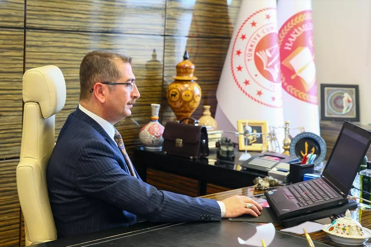 Uşak Cumhuriyet Başsavcısı Çınar, AA'nın "Yılın Kareleri" oylamasına katıldı